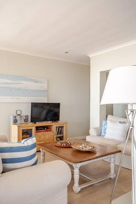 La Petite Baleine Oceanfront Luxury Villa De Kelders Exterior foto